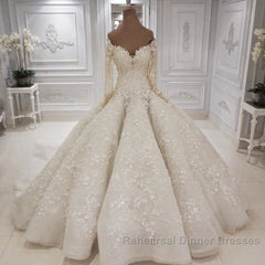 Beautiful Long Sleevess V neck Appliques Ball Gown Wedding Dresses