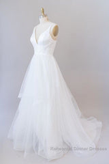 Beautiful V-neck Tulle A-line Wedding Dresses