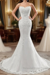 Chic Long Mermaid Strapless Lace Appliques Wedding Dresses