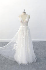 Elegant Long  A-line V-neck Appliques Tulle Backless Wedding Dresses