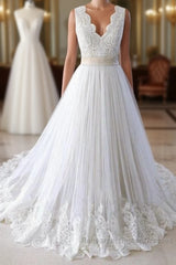 Elegant V-neck Lace Tulle A-line Wedding Dresses