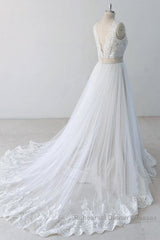Elegant V-neck Lace Tulle A-line Wedding Dresses