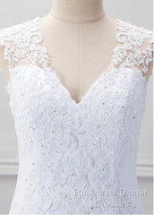 Fabulous Tulle V-Neck Neckline Mermaid Wedding Dress With Beaded Lace Appliques