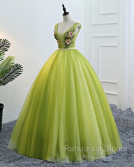 Fresh Green Tulle V Neck Long Lace Up Senior Semi Formal Prom Dress With Applique
