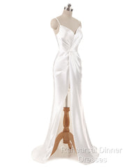 Gorgeous Beach Wedding Dresses Mermaid Sleeveless Evening Dresses V Neck Straps Split Ivory Bridal Gown With Court Train