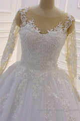 Gorgeous Long A-Line Bateau Pearl Tulle Appliques Lace Wedding Dresses with Sleeves