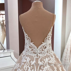 Long A-Line V-neck Spaghetti Straps Backless Appliques Lace Tulle Wedding Dresses