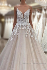 Long A-Line V-neck Spaghetti Straps Backless Appliques Lace Tulle Wedding Dresses