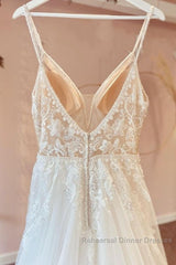 Modest Long A-line V-neck Spaghetti Straps Tulle Wedding Dresses with Appliques Lace