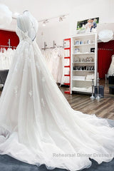Modest Long Princess V-neck Tulle Spaghetti Straps Wedding Dresses with Lace