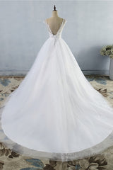 Strapless Lace Appliques Ball Gown Wedding Dress Sleeveless Bridal Gowns with Sweep Train