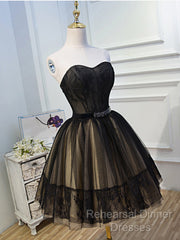 Sweetheart Neck Short Black Lace Semi Formal Prom Dresses, Short Black Lace Graduation Homecoming Dresses