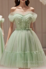 Sweetheart Neck Short Green Semi Formal Prom Dresses, Short Green Graduation Homecoming Dresses