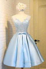 V-Neck Knee-Length Light Blue Satin Homecoming Dress With Appliques