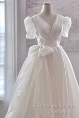 Vintage Ball Gown V Neckline Chiffon White Long Wedding Dresses Brides Dress