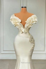 Classic White Mermaid V-Neck Satin Pearl Ruffle Long Semi Formal Prom Dress Elegant Evening Dress