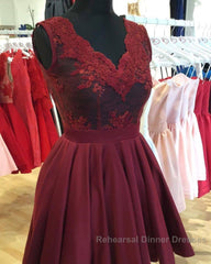 Elegant Lace V-Neck Cap Sleeves Homecoming Dresses Short Cocktail Dress