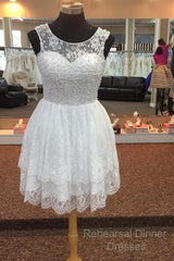 Elegant Pearl Beading White Lace Homecoming Dresses