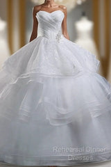 Glamorous Ball Gown Sweetheart Organza Wedding Dress With Lace