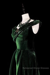 Pretty A Line Sweetheart Ruffles Long Evening Dress Green Velvet Semi Formal Prom Dresses