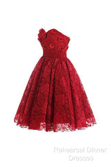 Red Sweetheart Knee Length Homecoming Dress Lace Cocktail Dress