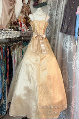 Vintage Ball Gown Spaghetti Straps Sleeveless Long Gold Evening Dress Semi Formal Prom Dresses